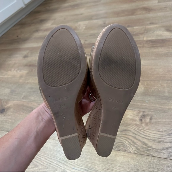 Nine West Herden3 cork wedge heel with gold - Size 7.5 - Picture 6 of 8